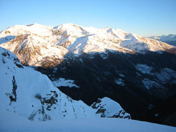 Il panorama sulla vicina Val Paisco
